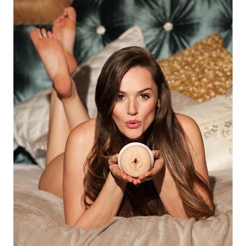 Мастурбатор Fleshlight Girls: Tori Black - Torrid