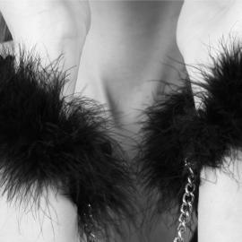 Пухнасті наручники Bijoux Indiscrets Za za zu - feahter handcuffs - 2