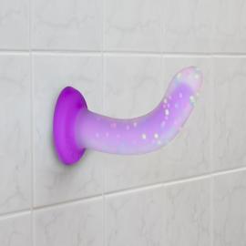 Фалоімітатор, що світиться в темряві ADDICTION Rave 8 Glow in the Dark Dildo Purple Confetti - 2