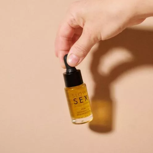 Успокаивающее масло для анального секса Bijoux Indiscrets Slow Sex Anal Soothing Oil Before After 15 мл