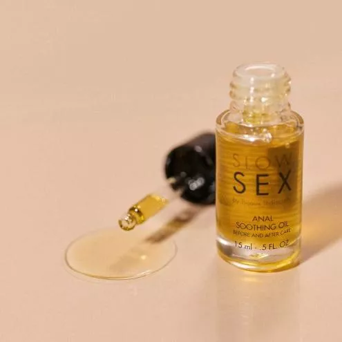 Успокаивающее масло для анального секса Bijoux Indiscrets Slow Sex Anal Soothing Oil Before After 15 мл
